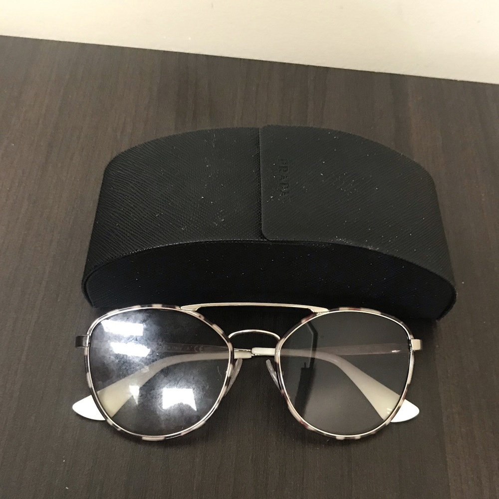 Authentic Prada sunglasses. With case - Picture 2 of 8